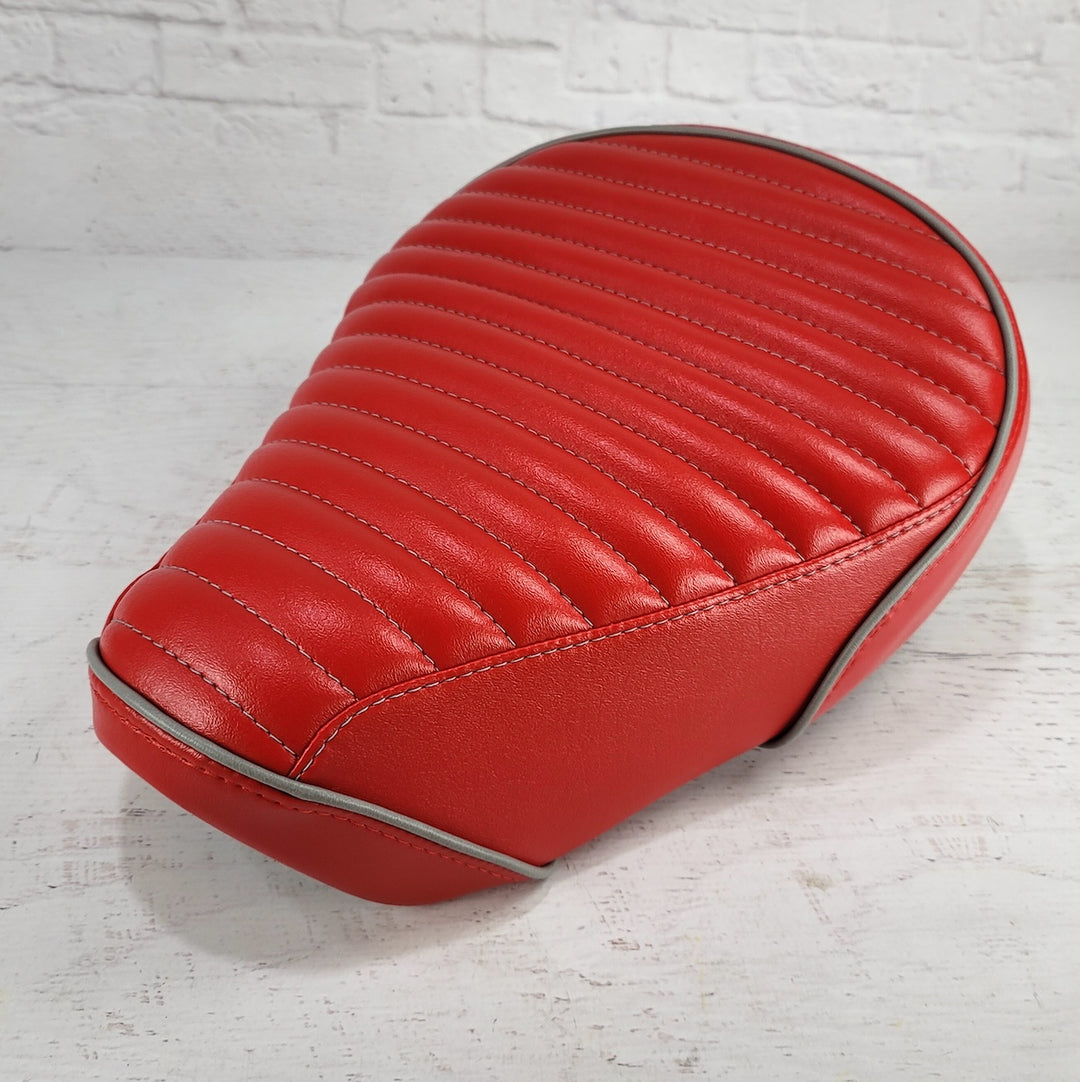 Honda Super Cub / Trail 125 Red Mini Pleat Seat Cover